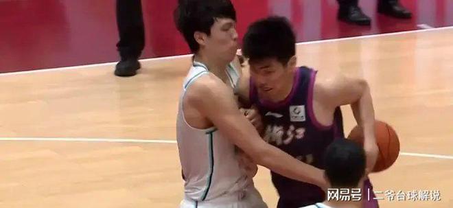 ！杨瀚森2分6犯离场九游会网站完全失常(图1)