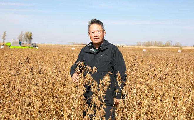 胡喜平：喜看豆菽满平冈j9国际【致敬奋斗