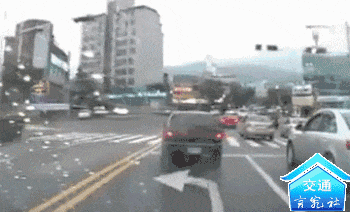 些交通安全知识家长孩子都得学九游会网址是多少划重点！这(图3)